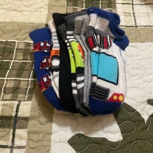 🔴6pack boys ankle socks. Never worn
